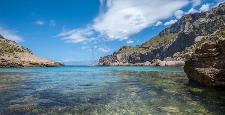 [Translate to German:] Beautiful clear Water in the eastern Mallorca
