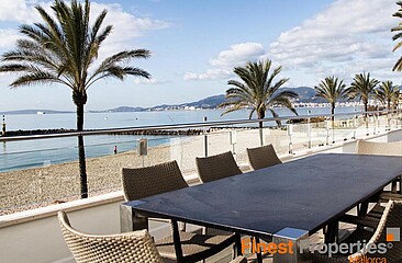 Neu saniertes Haus in 1. Meereslinie mit 6 Schlafzimmern und Pool zu verkaufen