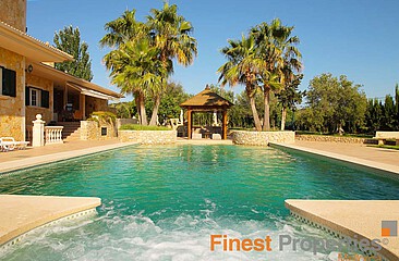 Einfamilienvilla im mediterranen Stil mit Hallenbad zu verkaufen