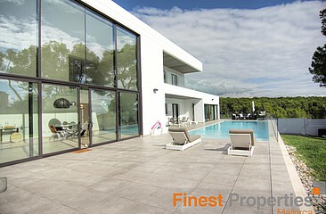 Familienvilla mit großem Garten und schönem Blick in Sol de Mallorca zum Mieten