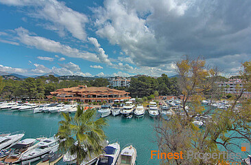 Neue moderne Villa in Hafennähe mit Hallenbad in Santa Ponsa zu verkaufen