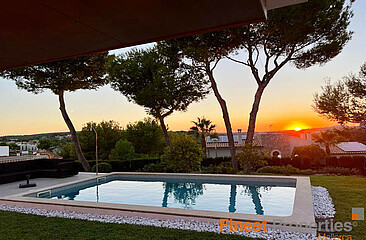Moderne Neubauvilla mit Weitblick in Cala Viñas zu verkaufen oder zu mieten