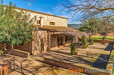 Finca mit mit 5 SZ und Ferienvermietungslizenz Nähe Sineu zu verkaufen