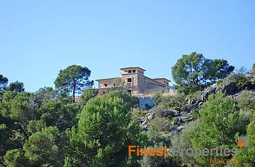 Beeindruckende Neubauvilla im rustikalen mediterranen Stil in Camp de Mar