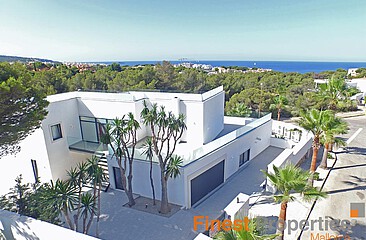 Moderne lichtdurchflutete Villa mit Meerblick in Nova Santa Ponsa