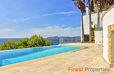 Mediterrane Villa in 1. Meereslinie in El Toro zu verkaufen