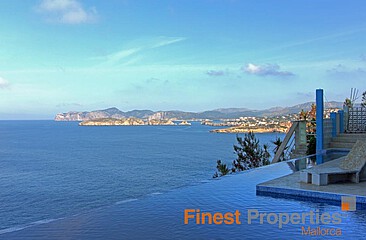 Moderne Villa in 1. Meereslinie mit Meerzugang in El Toro zu vermieten