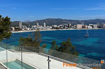 Moderne Neubauvilla an erster Meereslinie in Cala Vinyas zu verkaufen